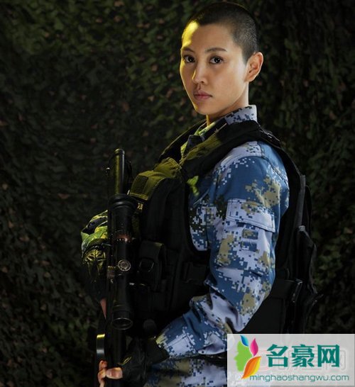 火蓝刀锋乌云凸点 火蓝刀锋乌云胸围多少
