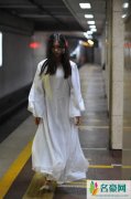 男子送女友回家，第二天发现那个家竟然是火葬场