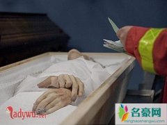 人去世后的身体变化过程什么样，人死后身体竟还是