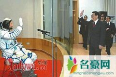 杨利伟回来后的后遗症介绍，自主出舱是问题根本所
