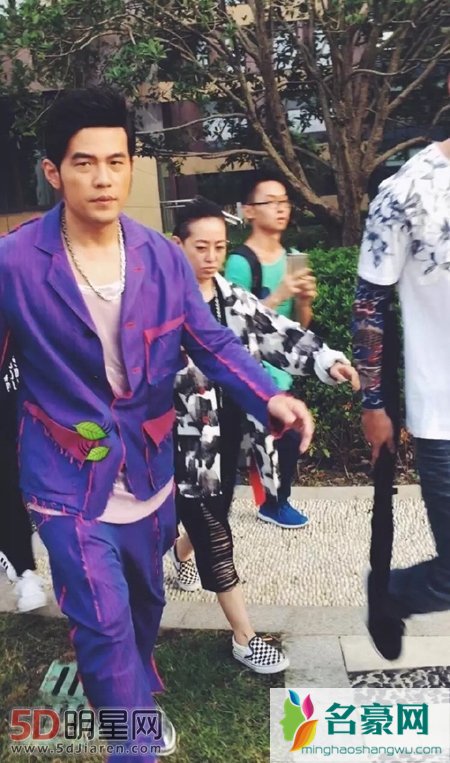 昆凌急于为周董生二胎 要替女儿把关男友分享穿衣经