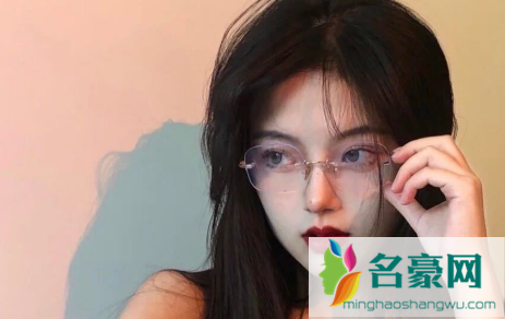 女朋友和别的男生去看电影我该不该答应2