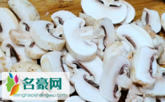 怎样清除口蘑表面的脏 口蘑的杆子能吃吗