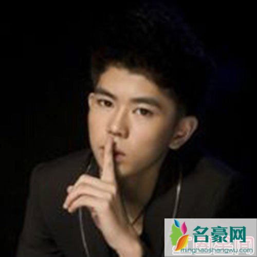 中国好声音学员刘珂生活照，酷似都敏俊