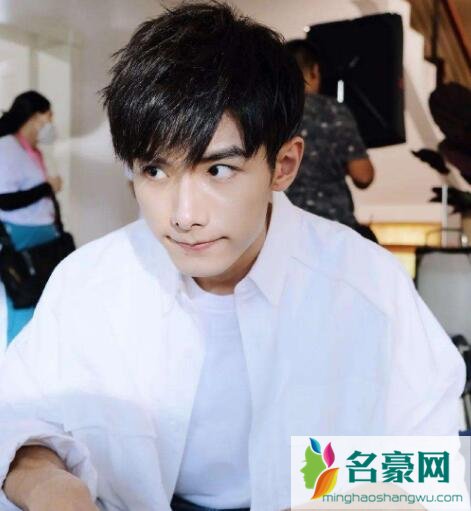赵弈钦怎么出道的