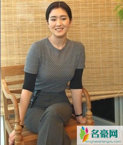 巩俐演红高粱时多大 巩俐在红高粱里演谁