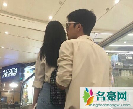 井柏然倪妮被贴身跟拍 是撒狗粮还是摆拍博眼球