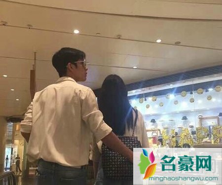井柏然倪妮被贴身跟拍 是撒狗粮还是摆拍博眼球