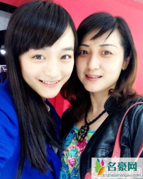 何泓姗