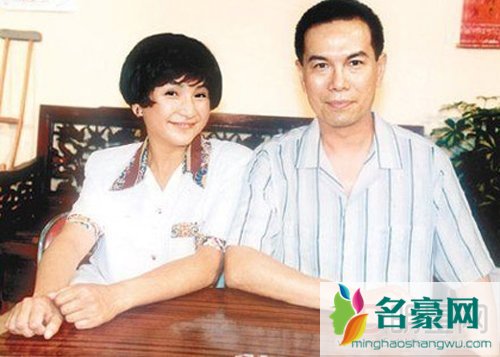 郑佩佩老公原文通现状及照片 郑佩佩的四个孩子