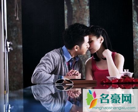 钟欣桐激情床戏吻戏片段 余少群钟欣桐吻戏