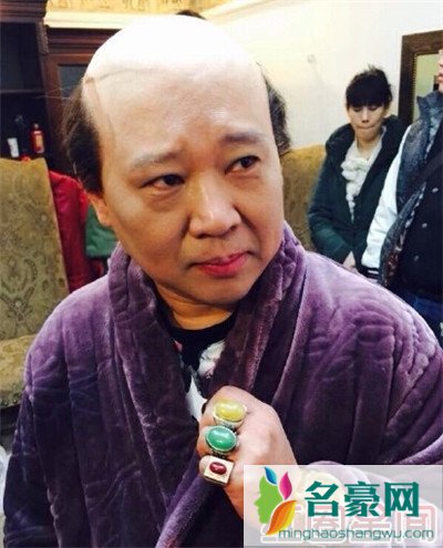 郭德纲晒新造型秒变秃头土豪
