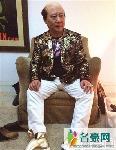 郭德纲晒新造型秒变秃头土豪
