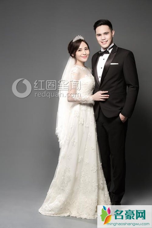 梁文音与老公张念平婚纱照