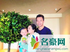 大S夫妇晒全家福