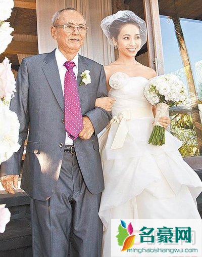 侯佩岑妈妈当小三照片 侯佩岑妈妈婚外情人