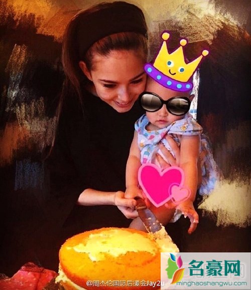 周杰伦昆凌女儿生日 周杰伦献歌昆凌亲手做蛋糕