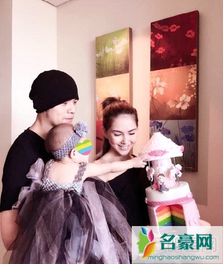 周杰伦演唱会祝福女儿 小周周正面照曝光
