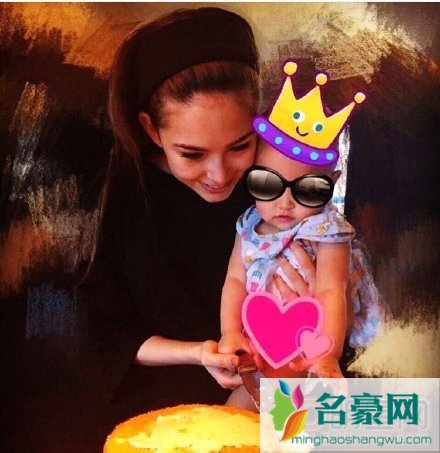周杰伦演唱会祝福女儿 小周周正面照曝光