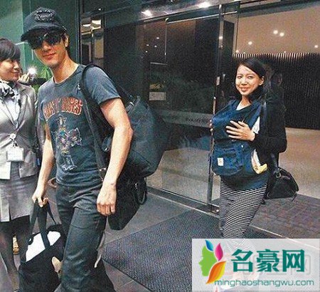 王力宏女儿两岁生日 王力宏妻子亲手做蛋糕为女儿庆生