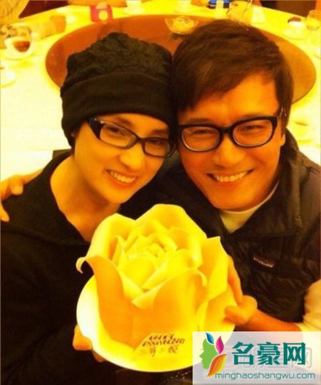 苗侨伟有几个老婆 苗侨伟老婆戚美珍个人资料照片