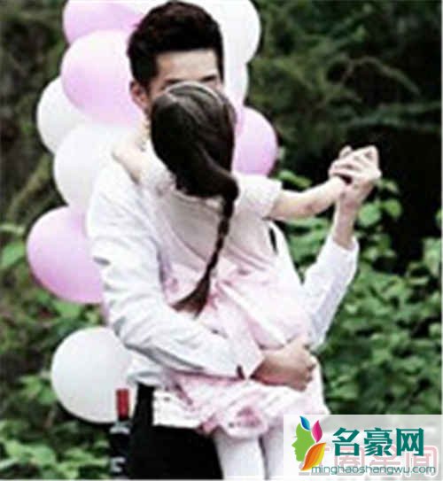 吴亦凡上演大尺度吻戏