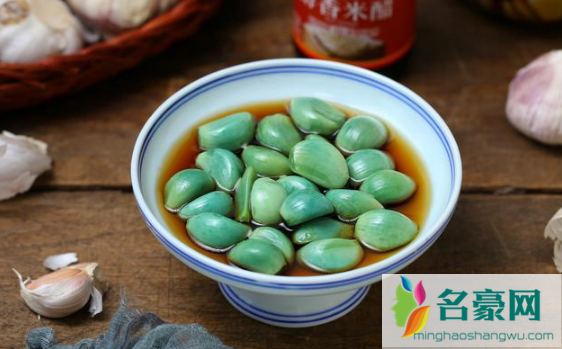 吃腊八蒜可以喝可乐吗2