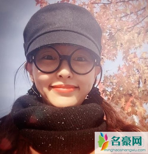 何以笙箫默唐嫣的耳钉手表项链 唐嫣晒清纯自拍照