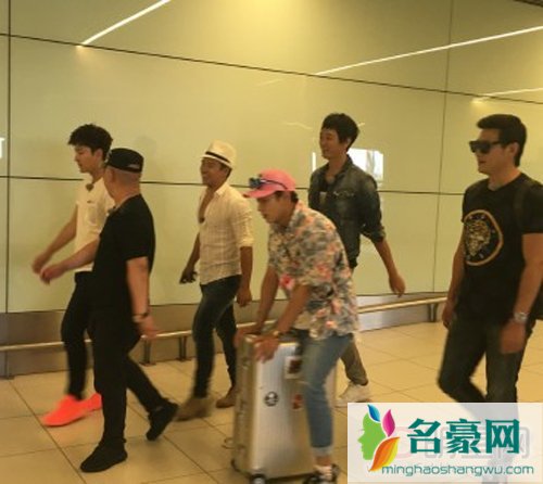 郭德纲暂别花样男团 郭麒麟疑接替郭德纲之位