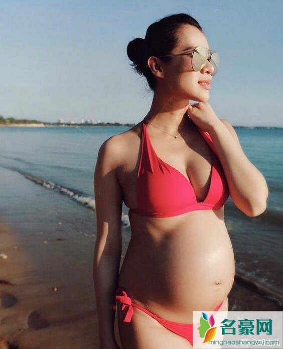 胡杏儿晒比基尼照怀孕几个月了 胡杏儿怀的是男孩女孩 