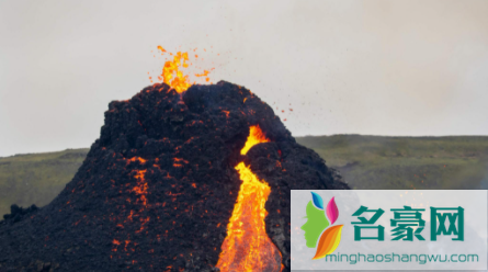 火山喷发往哪跑2