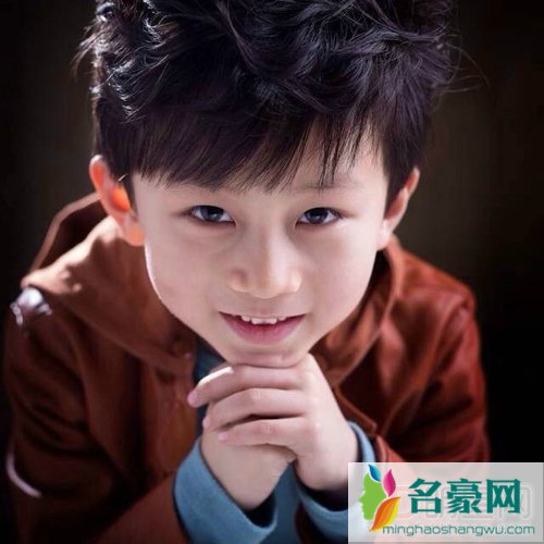 崔璨的父母照片曝光 童星崔璨的爸爸叫什么名字