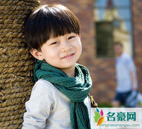 崔璨的父母照片曝光 童星崔璨的爸爸叫什么名字