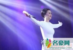 谭维维录完《我是歌手》离开湖南电台 亲密男友全