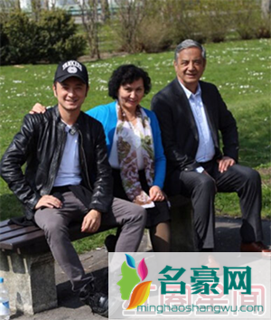 尼格买提家庭合照