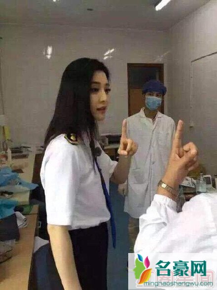 范冰冰李晨秘密领证遇车祸小孩母爱泛滥 范冰冰露奶头和几个男人睡过