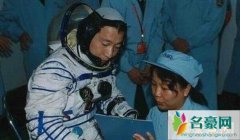 为什么说杨利伟是假的？回来后性情大变不同以往