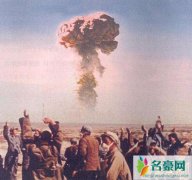 新疆三十万镜像人事件，双鱼玉佩复制人被原子弹消