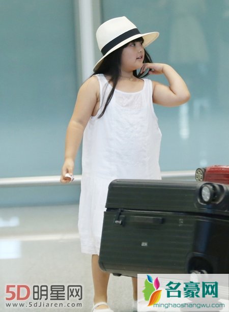 李湘晒女儿王诗龄旅行归来照网友调侃起翻版李湘