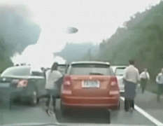 四川ufo袭击车辆事件，ufo炸毁车辆众人逃窜(特技视
