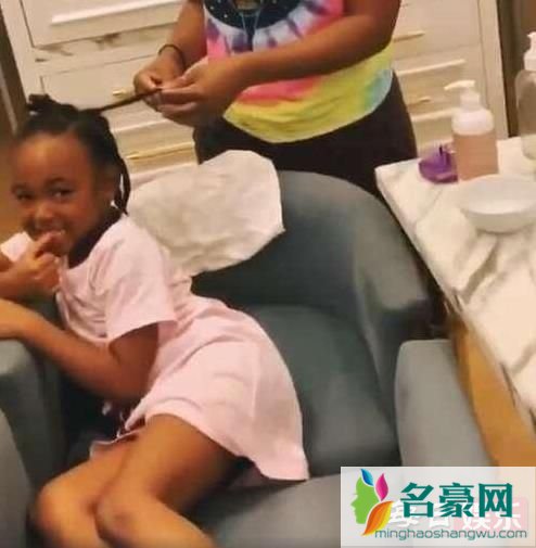 詹姆斯戴假发怎么回事 詹姆斯假发照片曝光