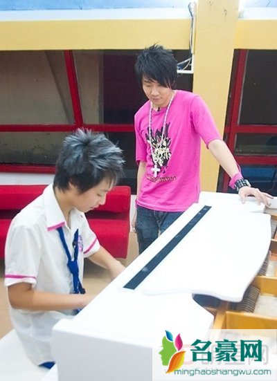 张艺兴《极限挑战》同台偶像林俊杰 张艺兴与林俊杰的关系
