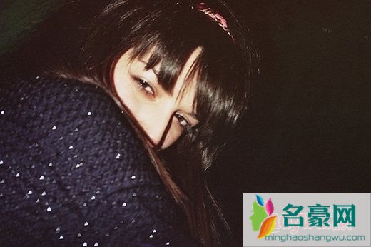 寂寞的欧美图片_爱一个人太深 心会碎_feizl.com