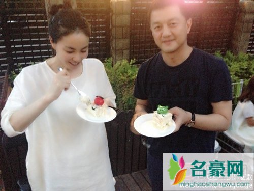 李亚鹏比王菲有钱吗 王菲李亚鹏关系圈