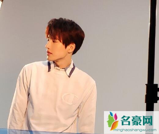 请赐我一双翅膀冷蒙初是谁演的