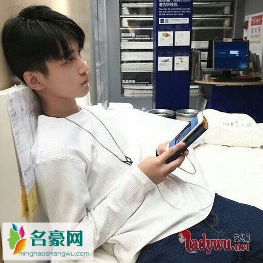 用心甘情愿的态度 去过随遇而安的生活_非主流帅哥