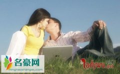 男生怎么暗示他想吻你，男生想吻女生的瞬间有哪些