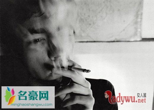 欧美伤感男生图片_当作我从来都没爱过你