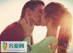 男人爱女人他会吻哪里，男人爱女人怎么吻她