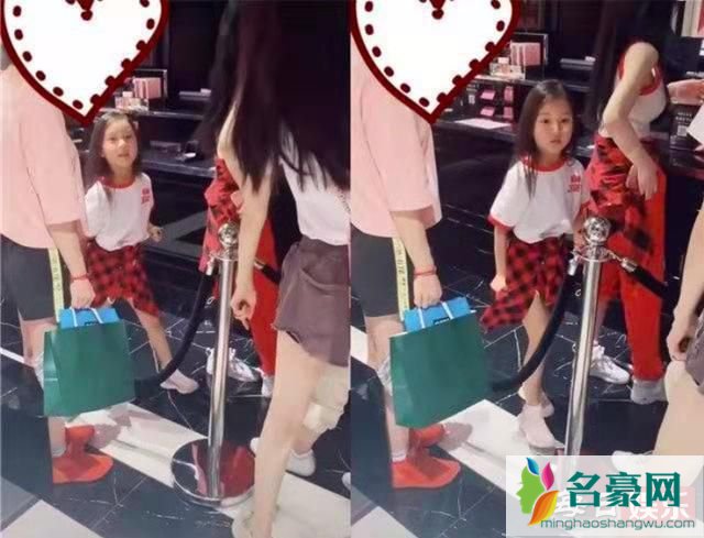 李小璐带甜馨逛街被偶遇 小甜馨最近发生了什么变化?